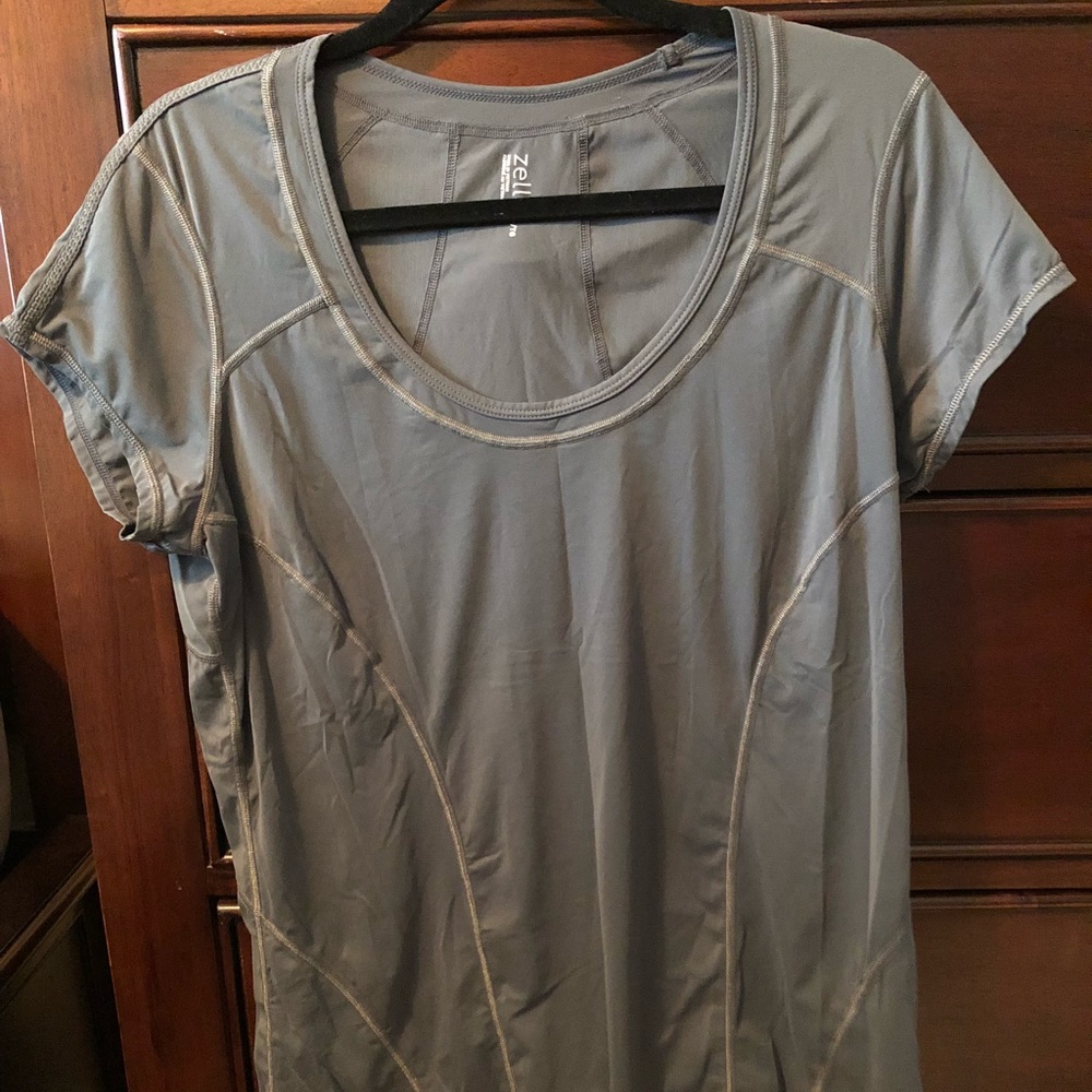 Super soft new Zella top